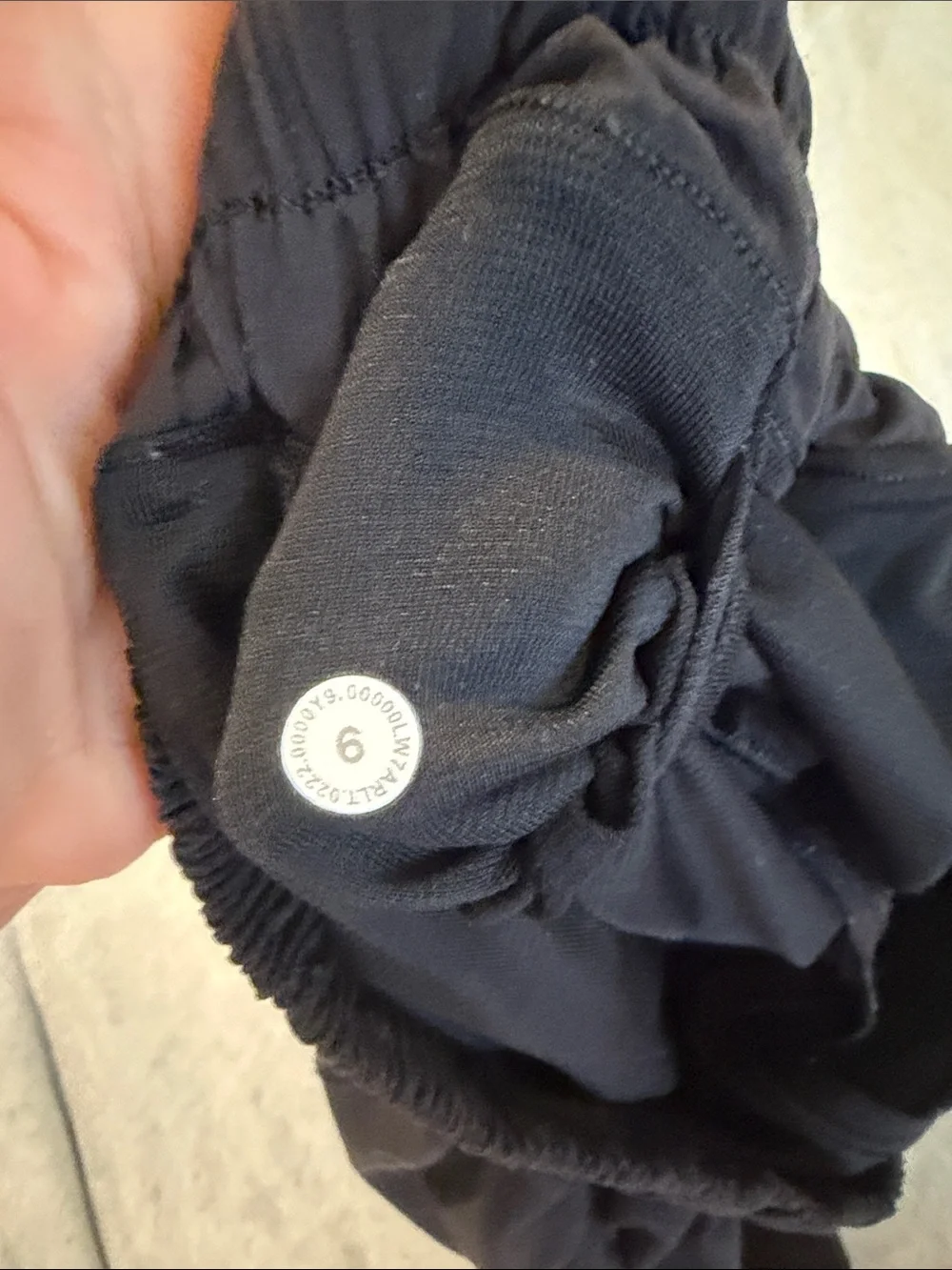 Lululemon Hotty hot short-LR/4”/size 6 black w/ liner - Picture 2 of 3